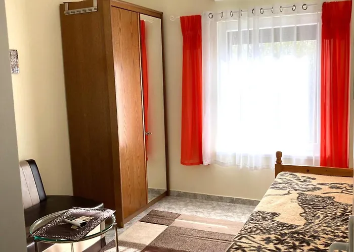 Gemuetliche Zwischen Bergen Und Apartmán *